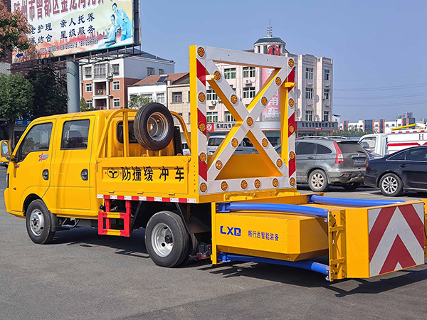 東風(fēng)途逸藍牌70k防撞緩沖車