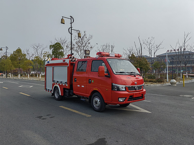 藍(lán)牌東風(fēng)途逸0.85噸水罐消防車(chē)