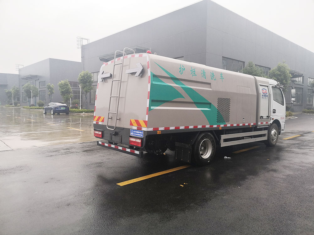 CL5090GQXBEV東風(fēng)純電動護(hù)欄清洗車